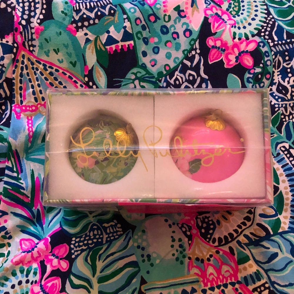 Lilly Ornaments GWP